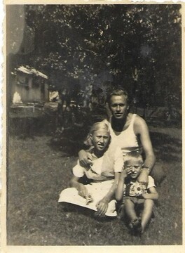 Ata Vinko Klanjšek z Bruno in Brankom 1954